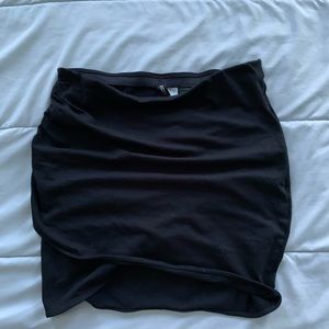 BLACK TIGHT WRAPPED BODYCON SKIRT